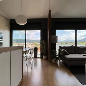 ático De Diseño Con Terraza En El Centro De Olot